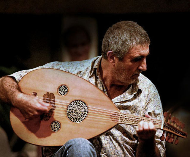 Najib Shaheen performing on an old Syrian oud